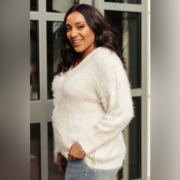 NWT Fuzzy FauX Fur V Neck Sweat | Ivory | Large - Picture 5 of 7